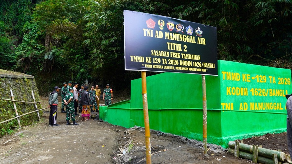 Pembuatan titik mata air dan pipanisasi