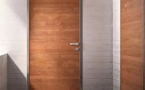 Pintu kayu polos