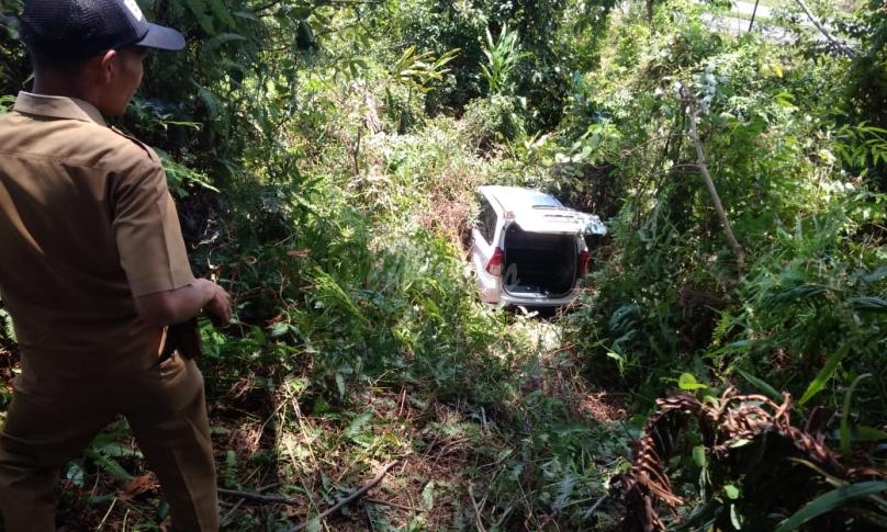 Mobil ASN Seluma masuk jurang