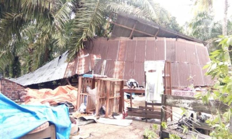 Satu rumah roboh di terjang angin puting beliung