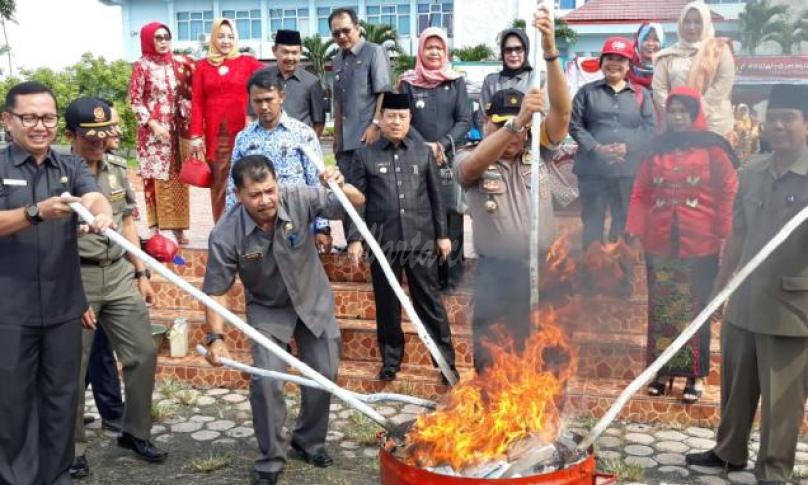 Pemusnahan Puluhan ribu KTP-EL Kabupaten Seluma