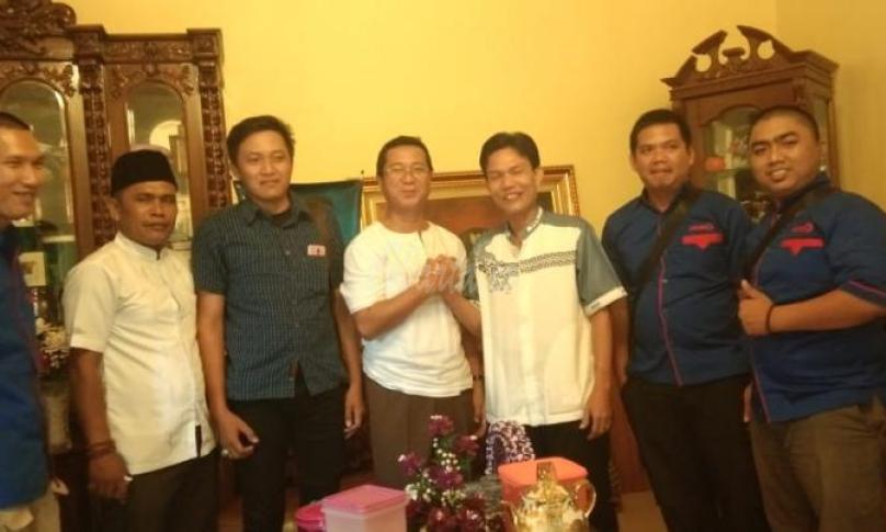 Pengurus AMBO disambut hangat mantan orang nomor satu di Bengkulu juga Ustadz ternama ini (Ustadz Junaidi Hamzah)