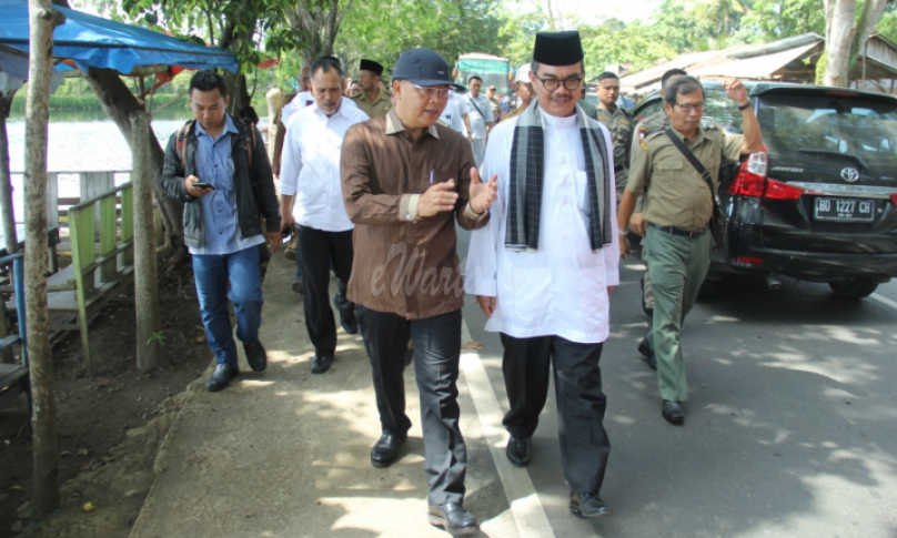 Gubernur Bengkulu dan Ketua BMA saat meninjau langsung obyek wisata Danau Dendam Tak Sudah