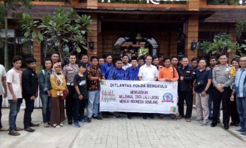 Ditlantas foto bersama rekan media di Bengkulu