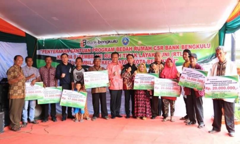 Penyerahan bantuan CSR secara simbolis