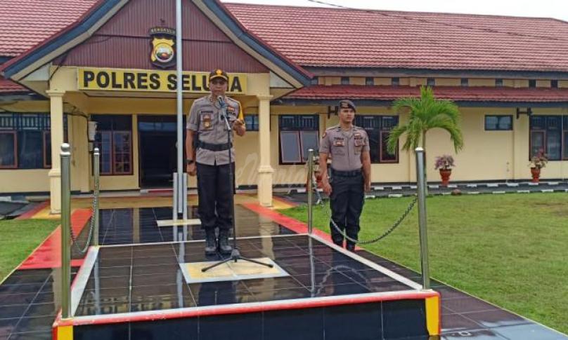 Kapolres Seluma AKBP I Nyoman Mertha Dana saat memberikan sambutan dalam apel pengecekan personil pengamanan Pemilu 2019