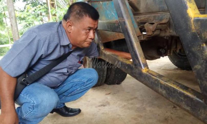 Seorang ASN BLH menunjukan Bohol truk yang sudah tidak ada ditempat
