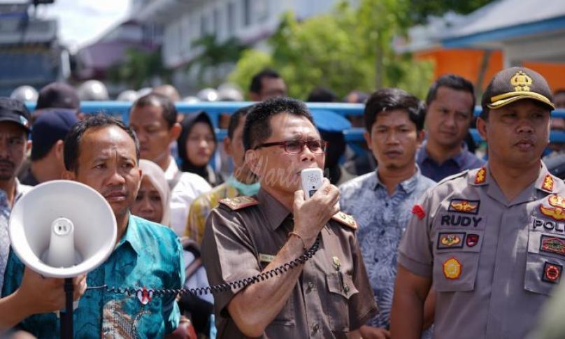 Asisten I Kabupaten Bengkulu Selatan saat menemui pedagang