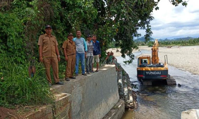 Pengerukan alur sungai Air Nipis Seginim