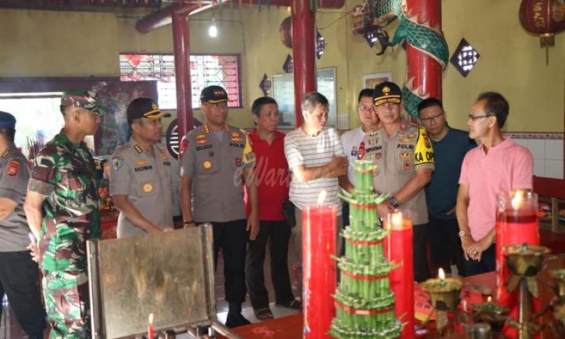 Kapolda dan rombongan saat memantau perayaan Tahun Baru Imlek di Bengkulu