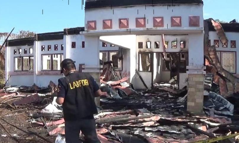 Tim Labfor melakukan olah TKP di lokasi kebakaran 