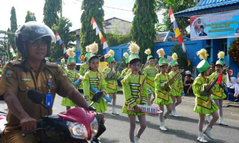 Peserta lomba drumband dalam rangka HUT Bengkulu Selatan