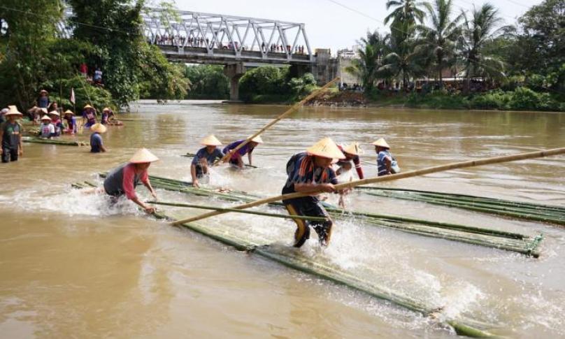 Peserta tim rally rakit HUT Bengkulu Selatan ke-70