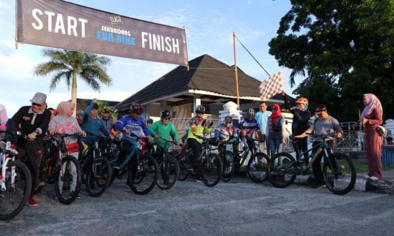 Plt Bupati Bengkulu Selatan Gusnan Mulyadi membuka acara puncak HUT BS (Fun Bike)