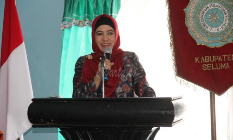 Ketua TP PKK Provinsi Bengkulu (Derta Wahulin Rohidin)