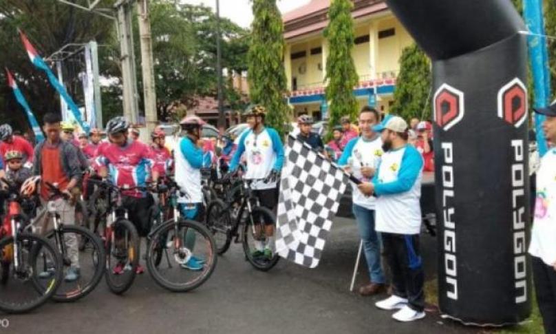 Walikota Bengkulu H. Helmi Hasan membuka Fun Bike dalam rangka HUT Kota Bengkulu ke-300
