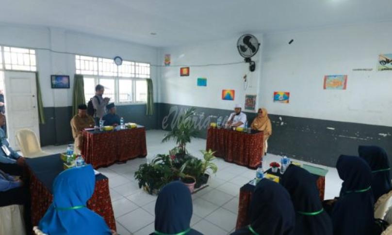 Walikota Bengkulu H. Helmi Hasan saat memberikan arahan