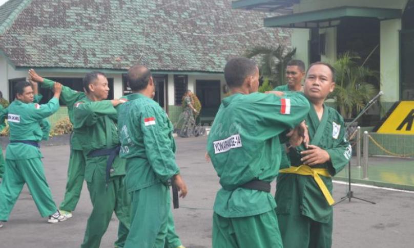 Anggota Kodim 0718 Pati Jawa Tengah ikuti latihan bela diri Yongmodo