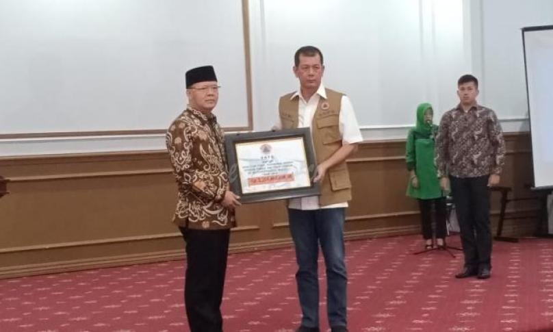 Penyerahan bantuan bencana alam secara simbolis di Gedung Balai Semarak Bengkulu