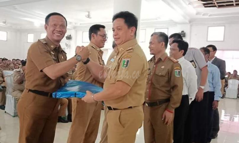 Serah Terima SPPT PBB-P2 oleh Sekda Lampung Timur kepada Camat Way Bungur dan Waway Karya