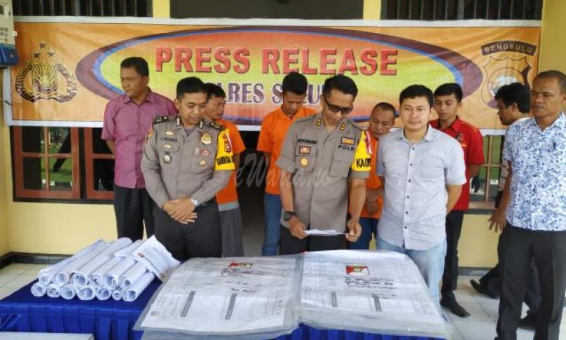 Pers Release penetapan 3 tersangka anggota PPK Ulu Talo di Mapolres Seluma