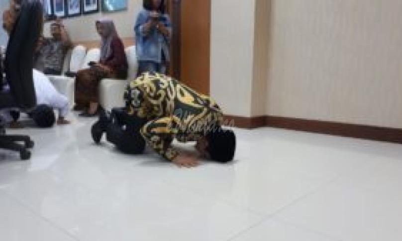 Raih WTP Wakil Walikota Bengkulu, Dedy Wahyudi langsung sujud syukur
