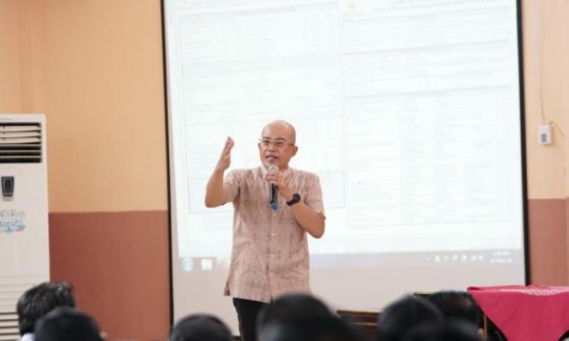 Bupati Bengkulu Selatan, Gusnan Mulyadi meminta Kades, Lurah, Camat, TKSK dan Pendamping PKH mendata dengan benar 