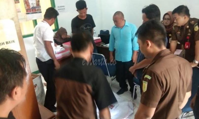 Lengkap, 3 tersangka dugaan penggelembungan suara oknum anggota PPK Ulu Talo  resmi ditahan Jaksa