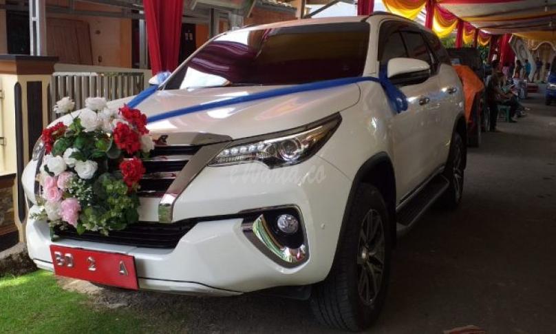 Mobil Dinas Wakil Walikota Bengkulu yang dipergunakan untuk mengantar mempelai pengantin pria