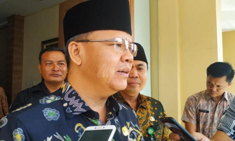 Gubernur Bengkulu (Dr. H. Rohidin Mersyah) saat memberikan keterangan kepada awak media
