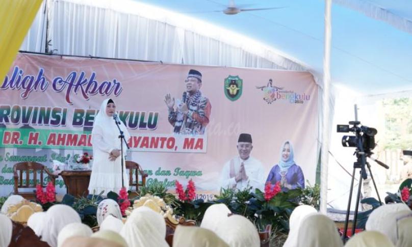 Asisten 2 Provinsi Bengkulu (Yuliswani) memberikan sambutan