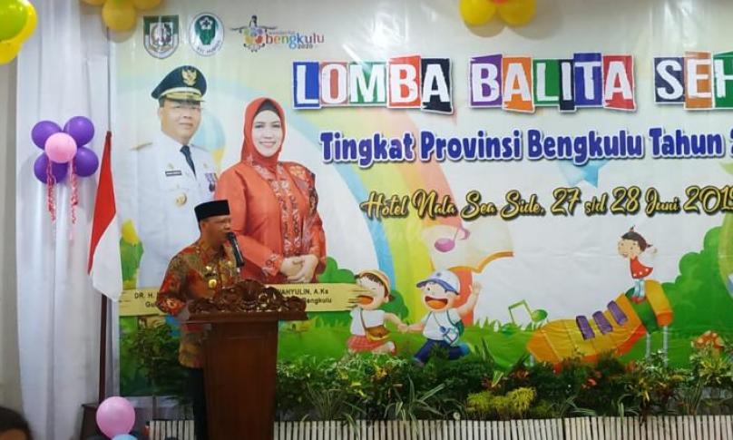 Gubernur Bengkulu (Dr. H. Rohidin Mersyah) memberikan apresiasi terobosan Lomba Balita Sehat program Dinas Kesehatan Provinsi Bengkulu