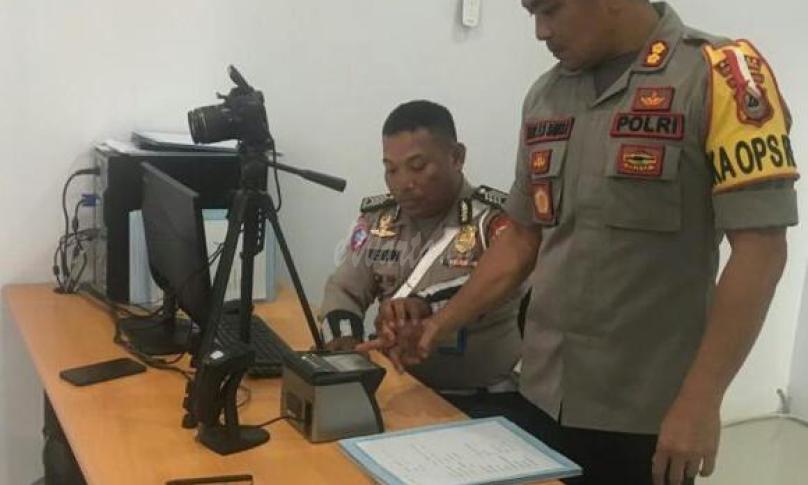 Kapolres Luwu Utara, AKBP Boyke FS Samola, S. Ik, MH tinjau langsung ruang pelayanan pembuatan SIM