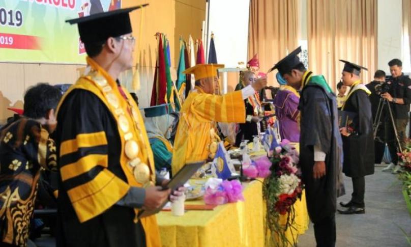 Wisuda program sarjana  dan diploma Universitas Dehasen Bengkulu periode I tahun 2019, di Grage Hotel, Kamis, (4/7).