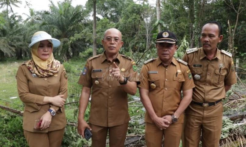 Bupati Bengkulu Selatan, Gusnan Mulyadi saat meninjau lokasi, Senin (8/7/2019)