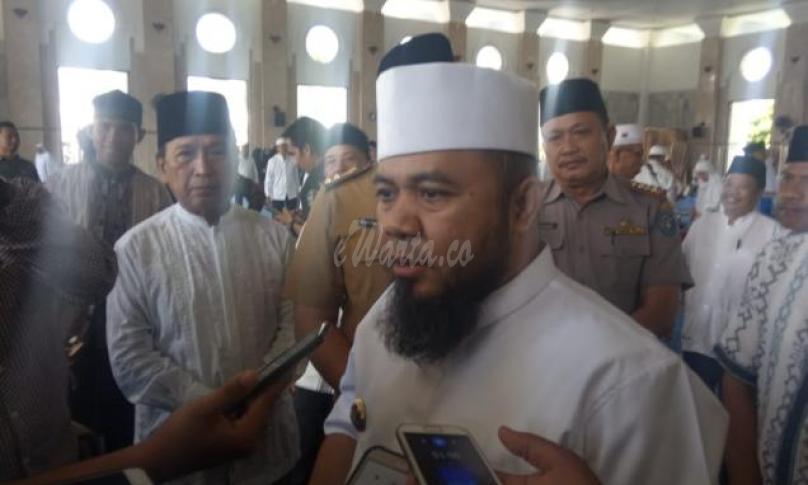 Walikota Bengkulu (H. Helmi Hasan, SE) saat di wawancarai awak media