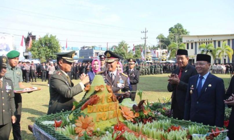 Gubernur Bengkulu (Dr. H. Rohidin Mersyah) hadiri upacara dan syukuran HUT Bhayangkara ke-73 di Polda Bengkulu