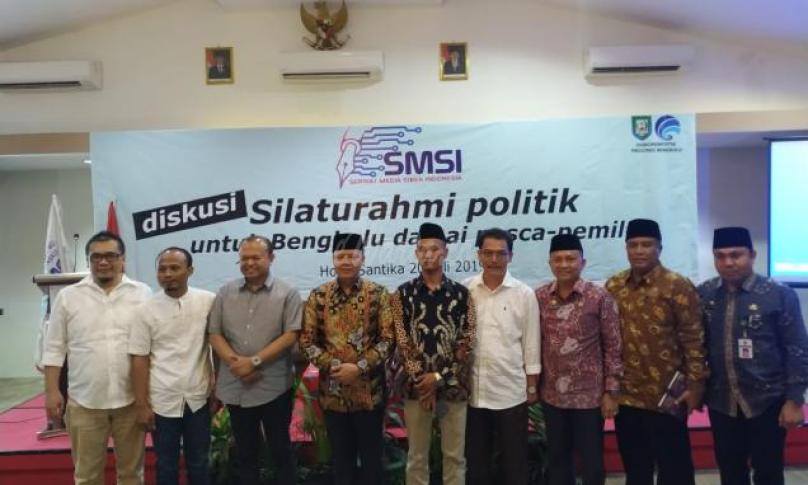 Berfoto bersama
