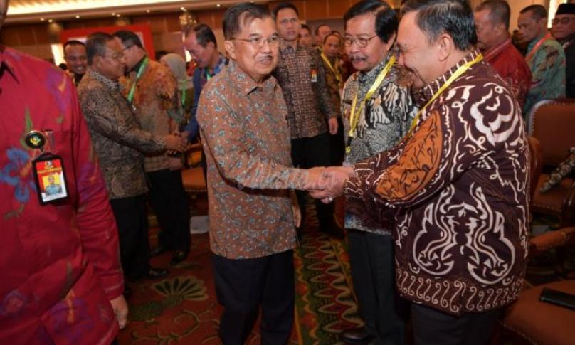 Penghargaan diserahkan langsung oleh Wakil Presiden Juduf Kalla kepada Gubernur Bengkulu diwakili Sekda Provinsi, Nopian Andusti, Kamis (25/7).