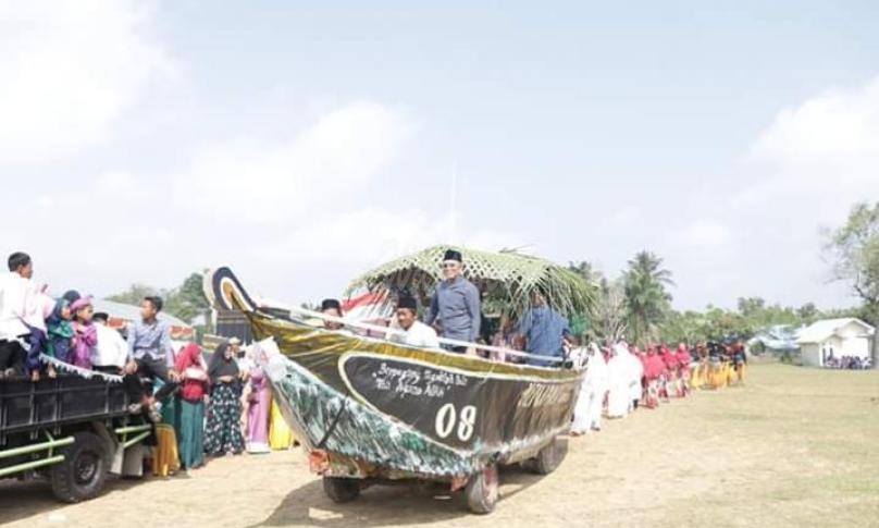 Hadir meriahkan Pawai Karnaval Islami, Bupati Bengkulu Selatan naik perahu atribut Bahtera Nabi Nuh