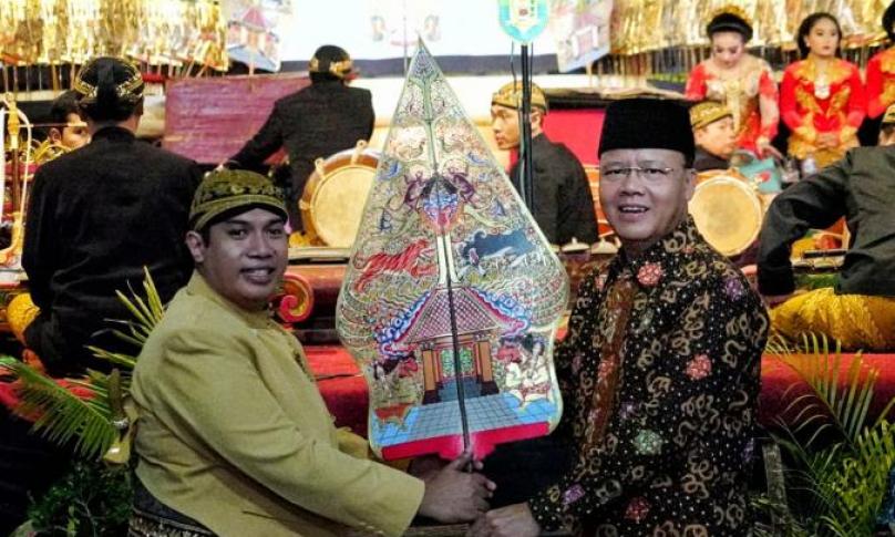 Gubernur Bengkulu bersama Ki Dalang 