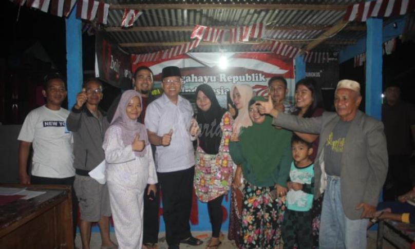 Spontanitas, Ibuk-ibuk warga Kelurahan Kandang Mas Minta berfoto orang nomor satu di Bengkulu, Rohidin Mersyah