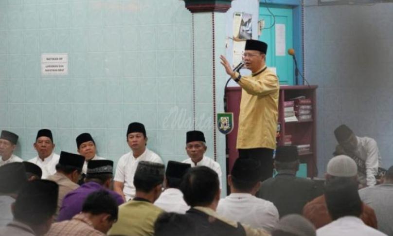 Gubernur Bengkulu saat menyampaikan tausiahnya