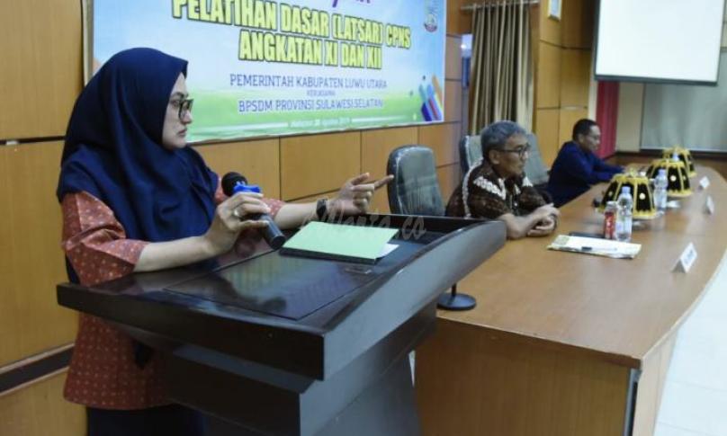Bupati Luwu Utara, Indah P Indriani saat memberikan sambutan dalam penutupan diklat CPNS tahun 2019