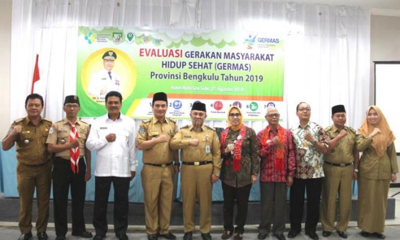 Sekda Provinsi Bengkulu Nopian Andusti saat hadir dan membuka resmi Focus Group Discussion (FGD) bersama Lintas Sektor Tingkat Provinsi terkait Evaluasi Pelaksanaan dan Pengembangan Konsep Pembudayaan GERMAS Provinsi Bengkulu Tahun 2019, di Hotel Nala Seaside Kota Bengkulu, Selasa (27/08).
