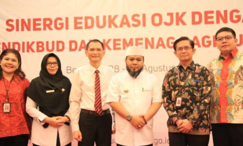 Kegiatan ToT yang dibuka langsung Walikota Bengkulu Helmi Hasan bertemakan “Sinergi Edukasi OJK dengan Kemendikbud dan Kemenag bagi Guru SD/Madrasah Ibtida’iyah” menghadirkan narasumber dari Direktur Literasi dan Edukasi Otoritas Jasa Keuangan (OJK) Horas VM Tarihoran dan Deputi Direktur Literasi dan Informasi OJK Greta Joice Siahaan, Rabu (28/8/2019).
