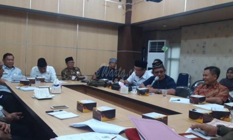 Tim Percepatan Pembangunan Kota Bengkulu (TP2KP) bersama sejumlah OPD (Organisasi Perangkat Daerah) terkait, menggelar rapat guna mendorong penyelesaian masalah agar tidak berlarut-larut
