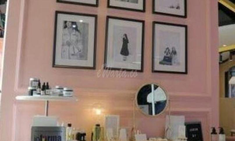 Pameran Informa di Array Of Dream Plaza Indonesia Lantai 5, Jakarta Kamis (15/8).