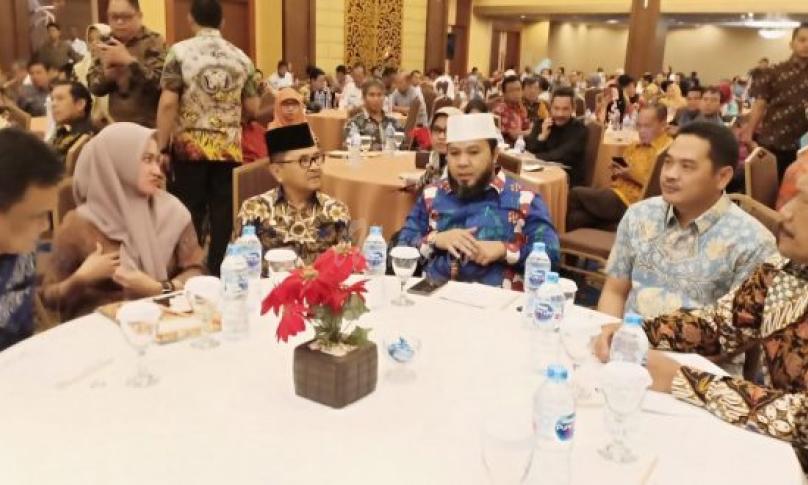Pertemuan yang berlangsung di Golden Boutique Hotel Jakarta ini juga membahas sanitasi masyarakat di Kabupaten dan Kota. 