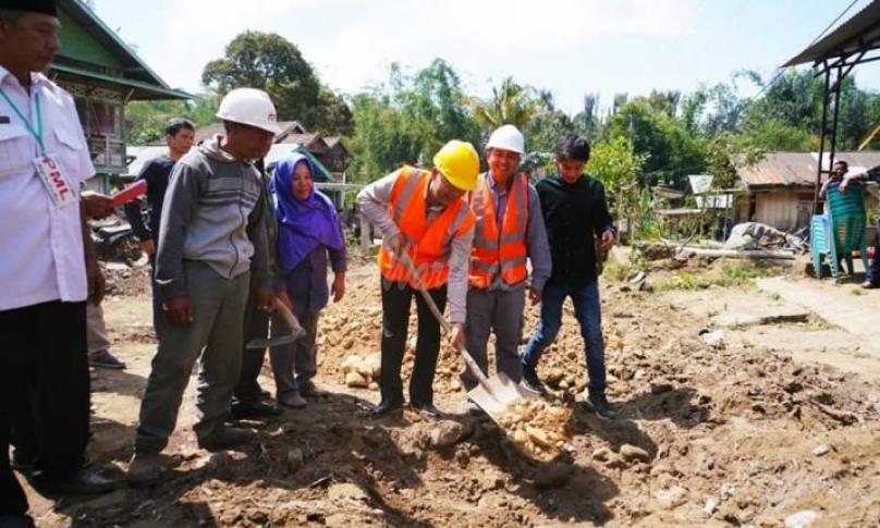 Gubernur Bengkulu didampingi sejumlak kepala OPD lakukan peletakan batu pertama